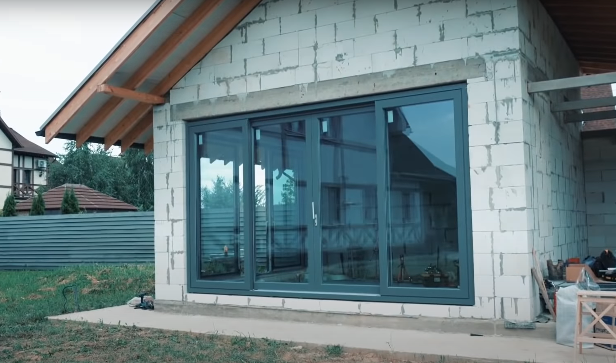 Раздвижные панорамные окна для загородного дома